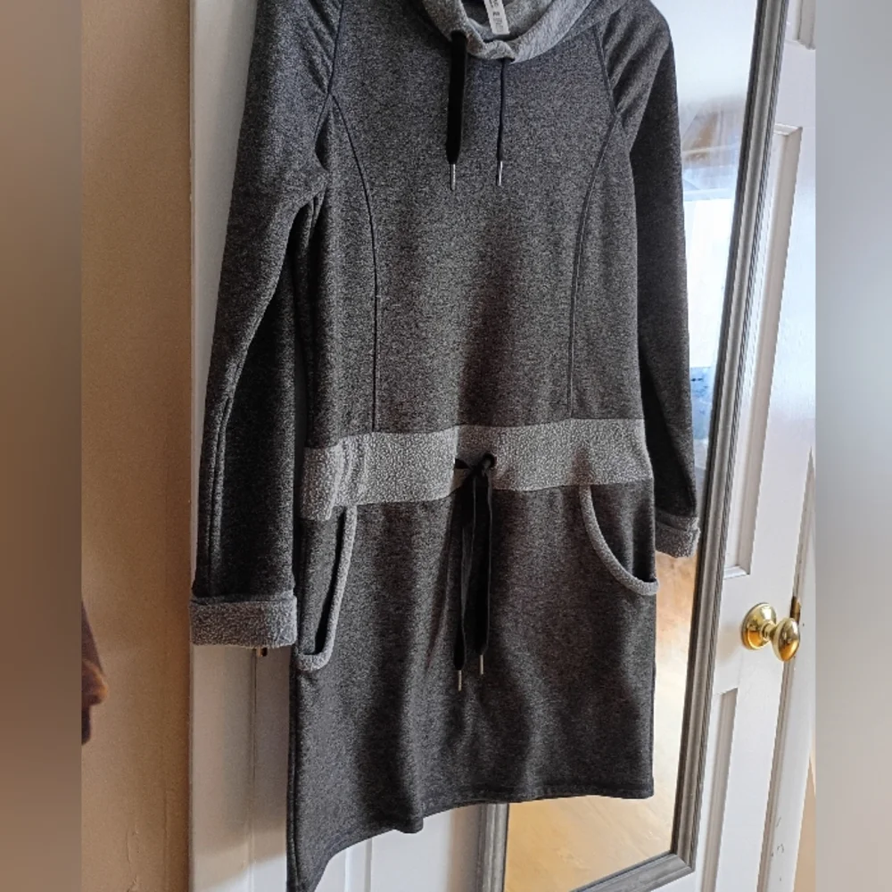 Freedom Trail Gray Fleece Hooded Sweater Dress Cowl Neck Pockets P/S Knee Length - Picture 2 of 11